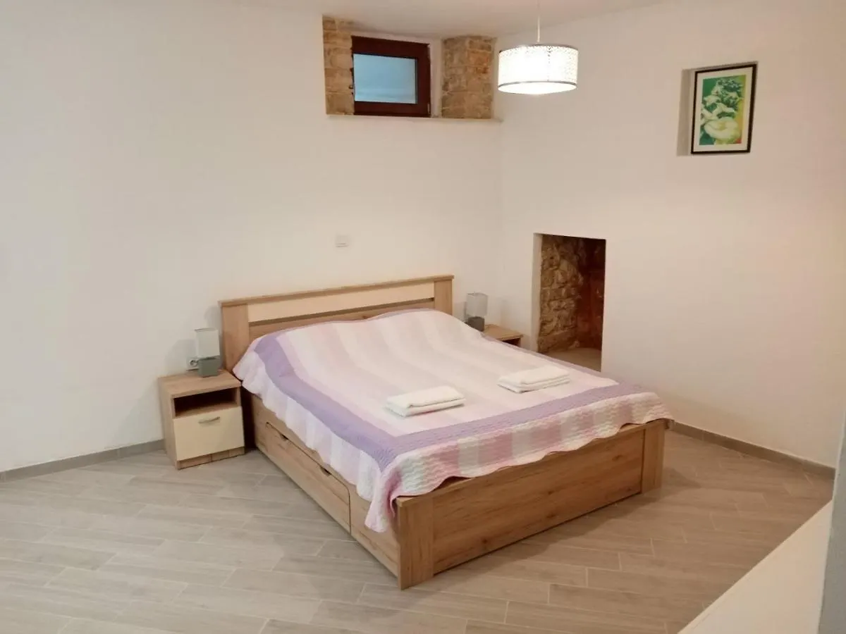 Studio Apartment Iva Bale