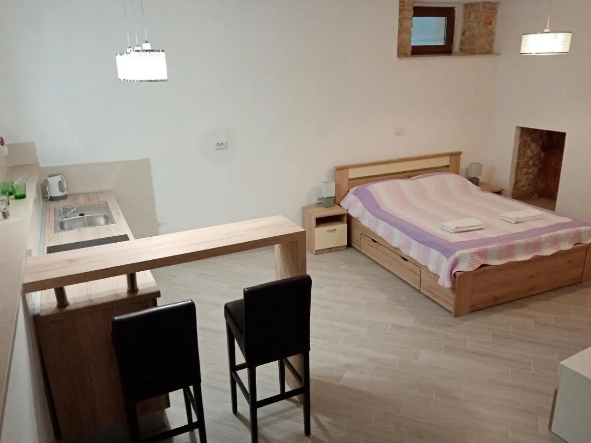 Studio Apartment Iva Bale